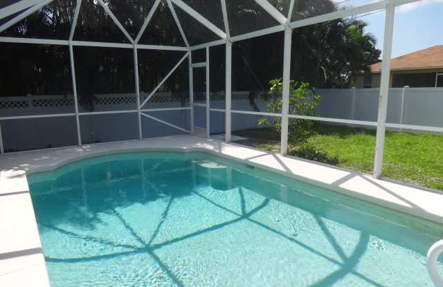 3320 SW 8th Ct Gallery 2