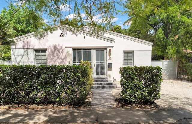 29 NE 42nd St photos photos