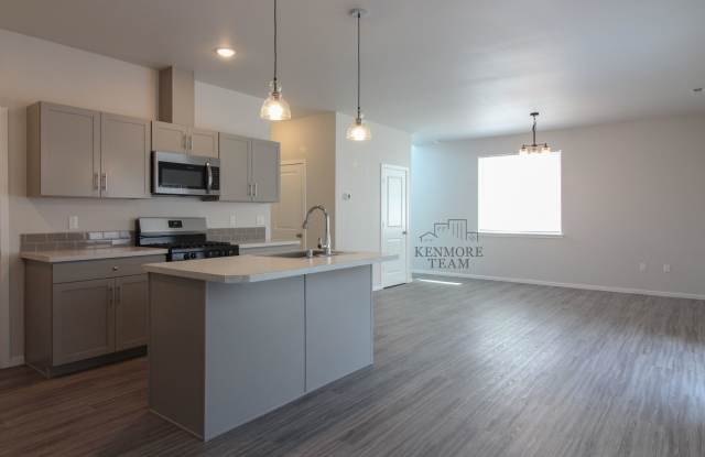 4 Bedrooms, 2.5 Bath Townhome in Pasco photos photos