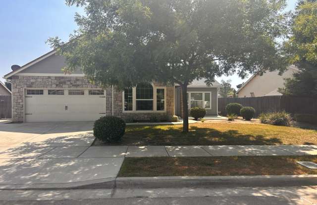 Beautiful home for rent in Visalia! - 3223 West Oriole Avenue, Visalia, CA 93291