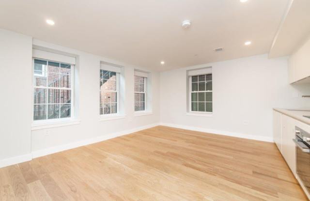 Renovated North End Studio with AC and No Broker Fee! Gallery 3