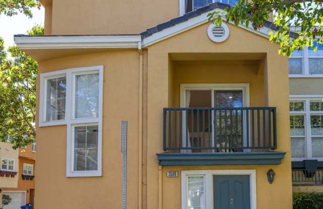 Spacious End-Unit Townhome in Gated Liberty Commons photos photos