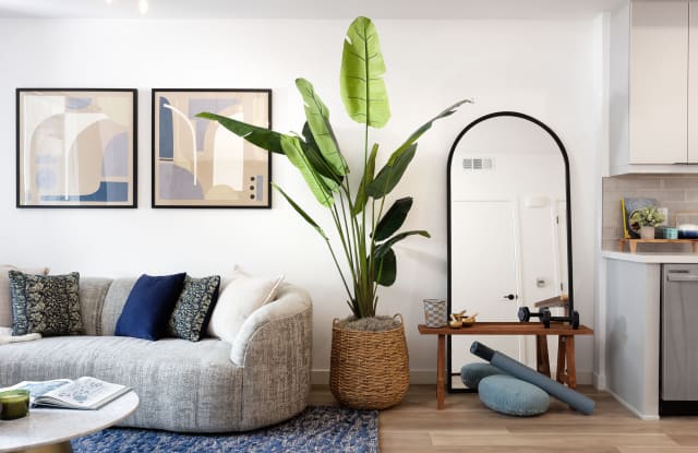 The Louise Los Feliz Gallery 3