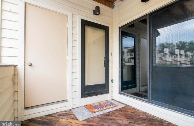 9714 HELLINGLY PLACE Gallery 2