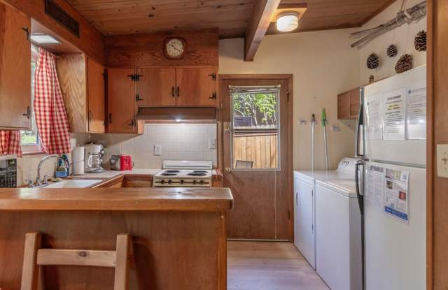 SKI LEASE: Economical Cabin Close to Bus Line, Shops & Beach! Gallery 4