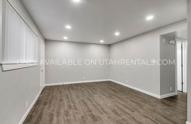 689 E 100 N photos photos