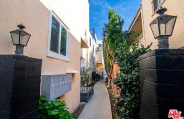 344 Rexford Drive Gallery 2