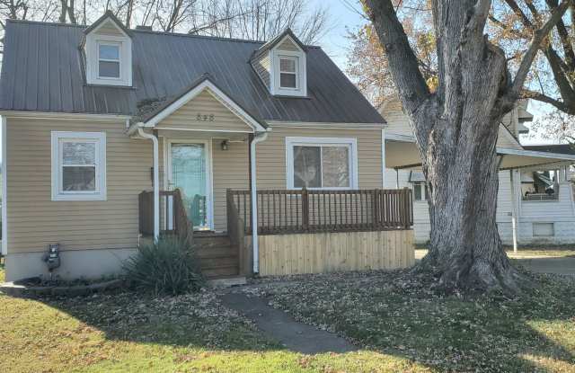 CLEAN and Updated Dollhouse!  3 Bedrooms, 1 Bathroom, Redone Hardwood Floors, 2 Car Carport, Basement, Granite, Gas Range, Fenced Yard! Gallery 3