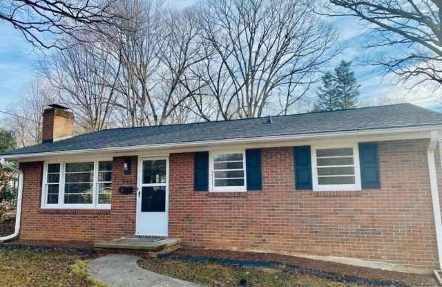 267 Crepe Myrtle - AVAILABLE 6-1-2027 - 5-18-2028 Fully Furnished (priced per bedroom) photos photos