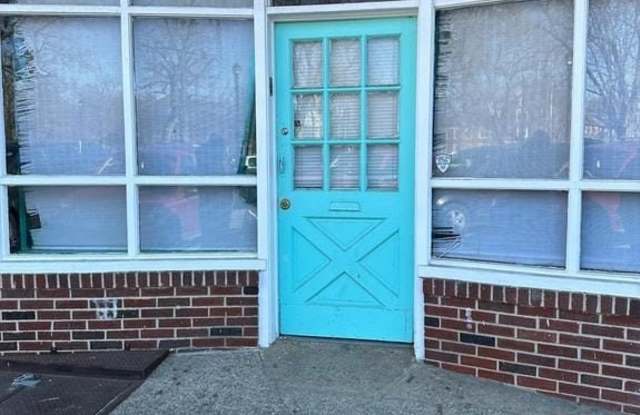 1192 YORKSHIP SQUARE Gallery 4