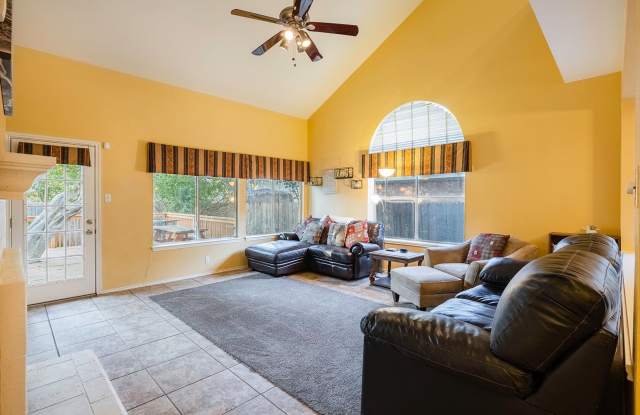 2402 Sparrow Dr, Round Rock, Texas 78681 Gallery 4