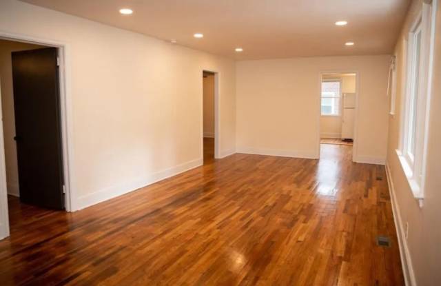 FOR RENT  1420 S Kilbourne Rd Gallery 3