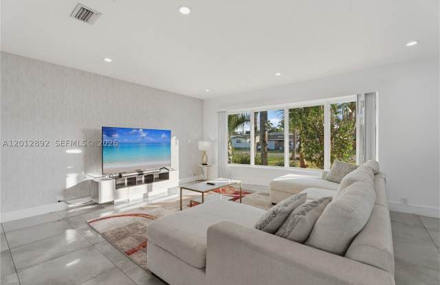 632 S Crescent Dr Gallery 2