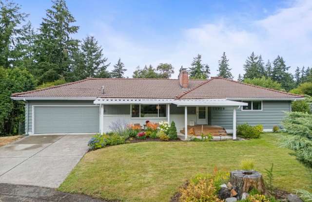 Spacious 4 Bed Lakewood Home w/ 2 Kitchens | Perfect for Multigenerational Living! photos photos