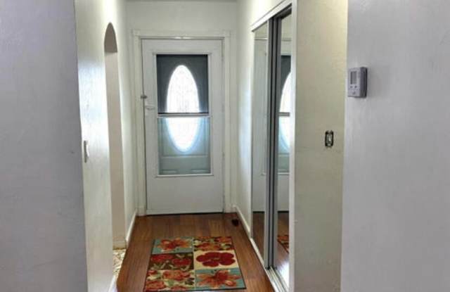 1100 Tallwood Avenue Gallery 4