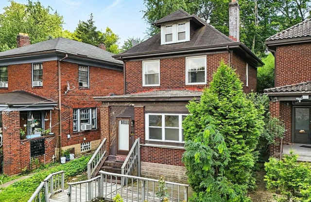 Renovated 4-Bedroom Apartment Near CMU, Pitt & Pittsburgh Hospitals! Gallery 1