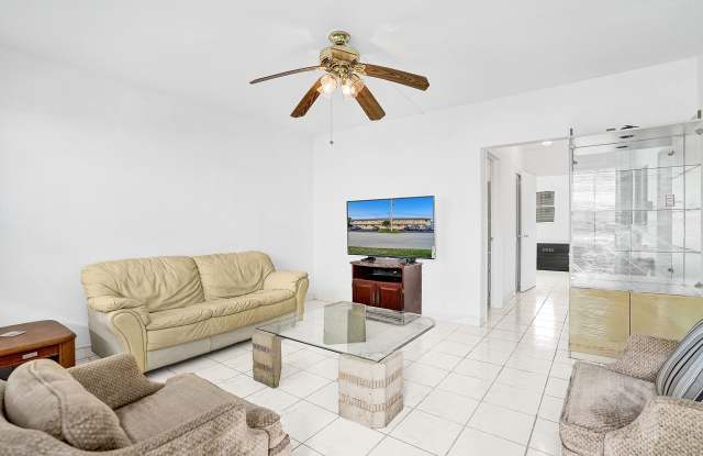 2001 Northeast 38th Street - 2 Gallery 2
