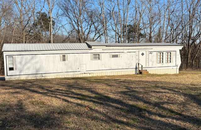 2 bedroom mobile home located in the rolling hills of Moore County. - 5247 Griffin Road, Lynchburg, TN 37352