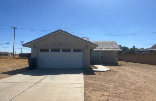 Spacious 3 Bedroom 2 Bathroom Home in CA City! Gallery 1