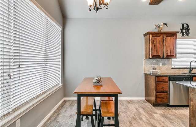 3-Bedroom Home with a Storm Shelter and Solar Panels!!!! Gallery 4