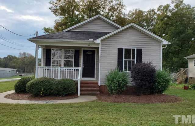 1023 Avon Avenue - 1023 Avon Avenue, Burlington, NC 27215