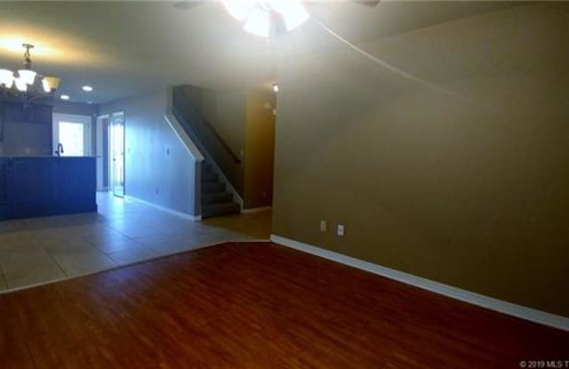 19 W 32nd Court Gallery 3