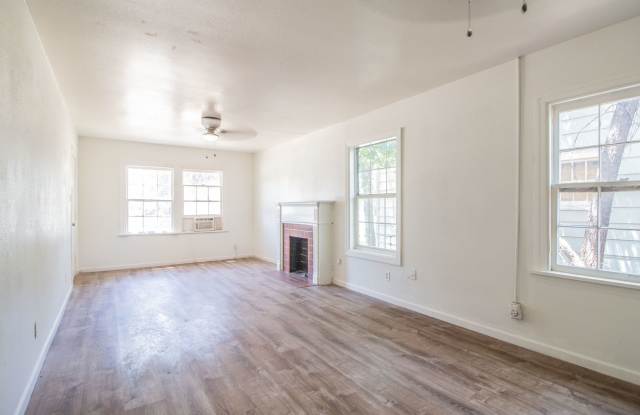 Updated 2 bed 1 bath house Gallery 4