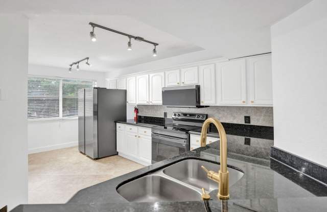 8761 Wiles Road Gallery 3