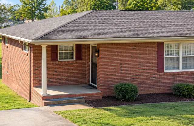 2 Bedroom 1 Bathroom off Bonny Oaks! Housing Vouchers Accepted! Gallery 1