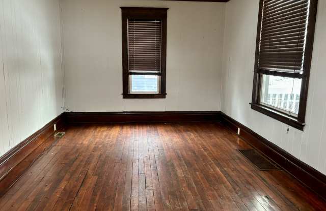 157 E 18th St Gallery 2