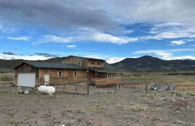 Spacious 3BR House in Del Norte Gallery 3