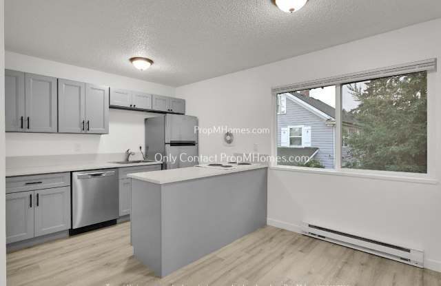 Oregon City Gem – Updated 2BR w/ Balcony + Parking! photos photos