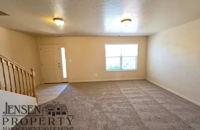 Hidden Valley Town Home Gallery 4