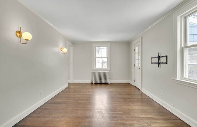 19 Fairview Ave Gallery 2