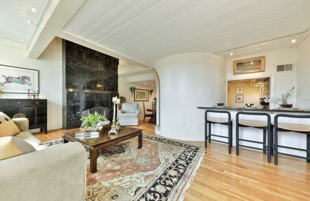 124 Beacon 6F photos photos