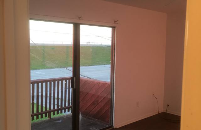 11652 Hayne Boulevard Gallery 2