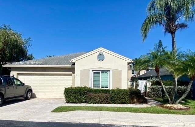 303 E Riverbend Dr photos photos