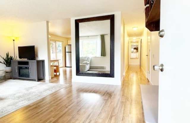 7015 East Van Buren Street Gallery 4