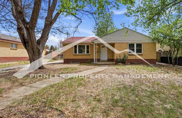 Spacious Home with Washer/Dryer and Fenced Yard photos photos Spacious Home with Washer/Dryer and Fenced Yard photos photos