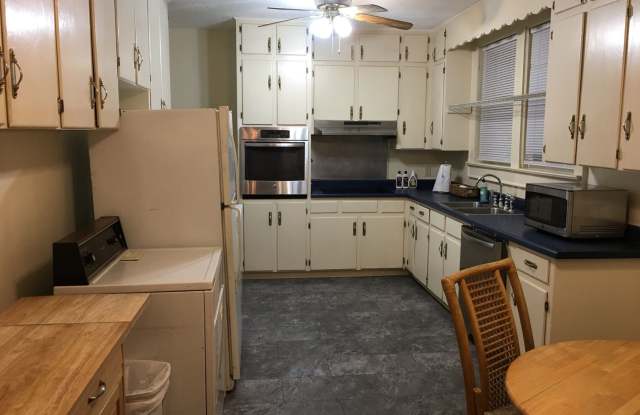 4 Bedrooms and 3 Full Baths House plus garage apartment Gallery 4