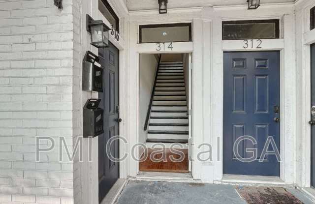 314 W 42nd St photos photos