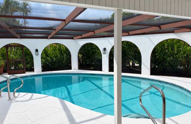 Annual Rental - Pool Home in The Moorings! Gallery 1