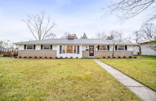 2554 Johnston Road Gallery 2