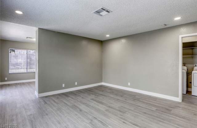 4341 Pineaire Street photos photos