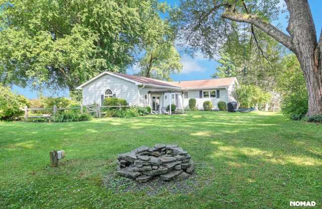 Airy Renovated Ranch in Stone Ridge photos photos