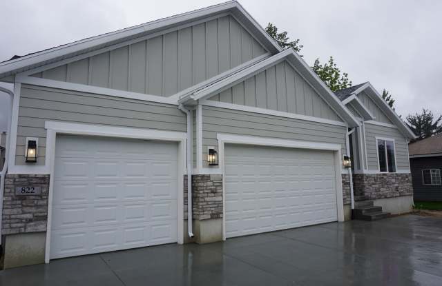 Modern Sandy 6 Bedroom 4.5 Home - 822 East Winter Pine Cove, Sandy, UT 84047 Modern Sandy 6 Bedroom 4.5 Home - 822 East Winter Pine Cove, Sandy, UT 84047