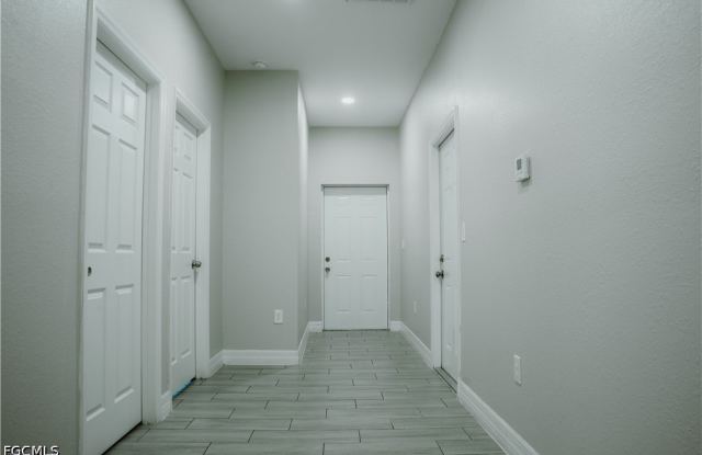 4609 27th Street SW Gallery 4