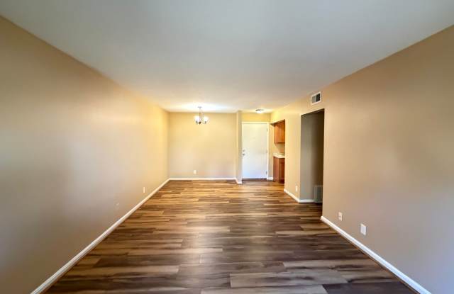 Highlands 2 bedroom apartment walking distance to Bardstown Road. Gallery 4