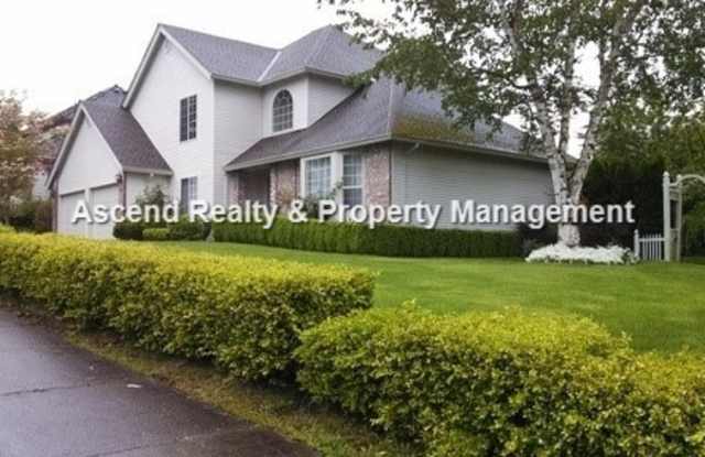 Wilsonville 2 Level Work Shop/Workout Room Fenced Yard Quick Access to I5 Shops photos photos Wilsonville 2 Level Work Shop/Workout Room Fenced Yard Quick Access to I5 Shops photos photos