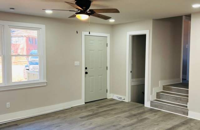 4/2 Renovated Home Move In Ready Now! Gallery 3